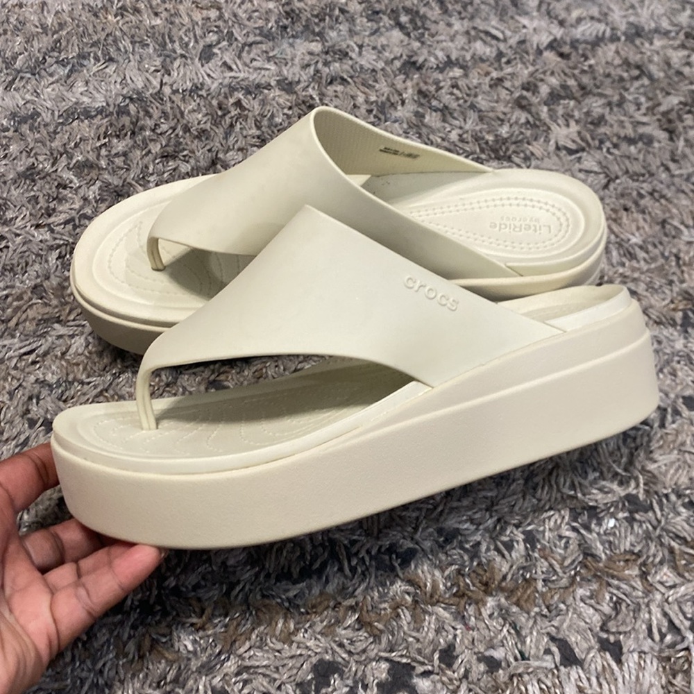 CROCS Women's Off-White cream Platform flip flop Sandals sz W11 - Picture 3 of 9